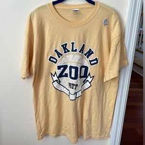 Unisex University of Pittsburgh Pitt Panthers Basket Oakland Zoo Gold Logo Tee